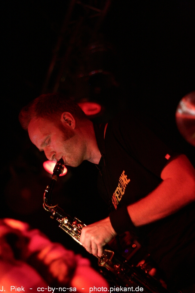 DED02.05.12Cologne low 15