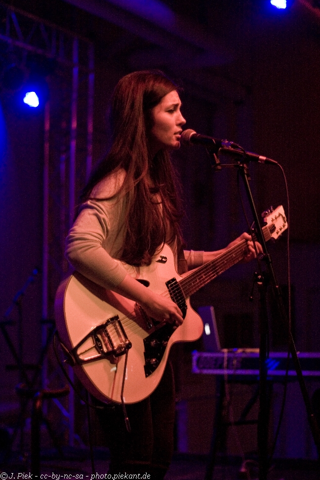 2013 03 16Alessia low 03