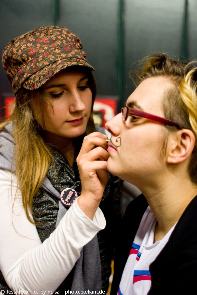 2013 10 18 PengFestival low 02