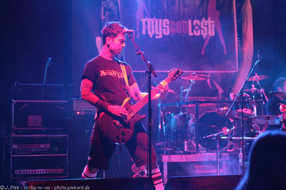 2013 01 12 ToysgetlostMunich low 03